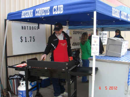 RCC hot dog sale cdn tire 2012 008.jpg (96781 bytes)