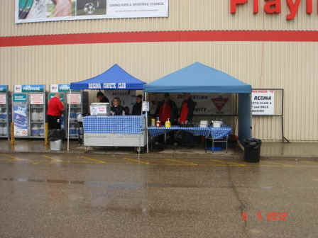 RCC hot dog sale cdn tire 2012 009.jpg (80472 bytes)