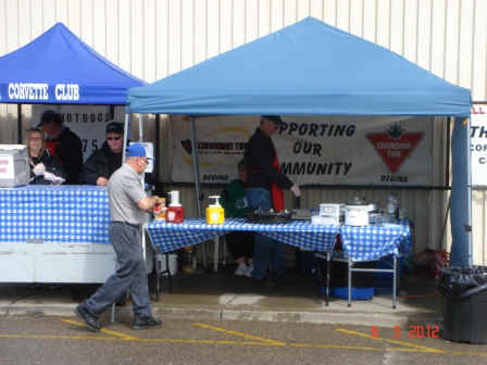 RCC hot dog sale cdn tire 2012 013.jpg (89641 bytes)