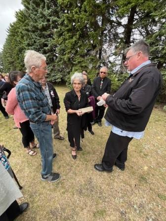 clements 11.jpg (41334 bytes)