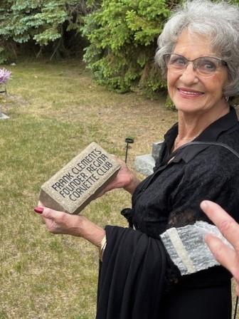 clements 4.jpg (33093 bytes)