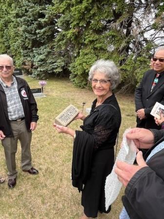 clements 6.jpg (40152 bytes)