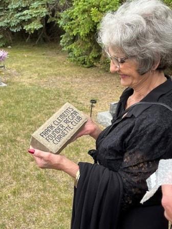 clements 7.jpg (33806 bytes)