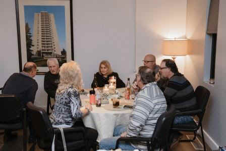 IMG_2903.jpeg (21948 bytes)